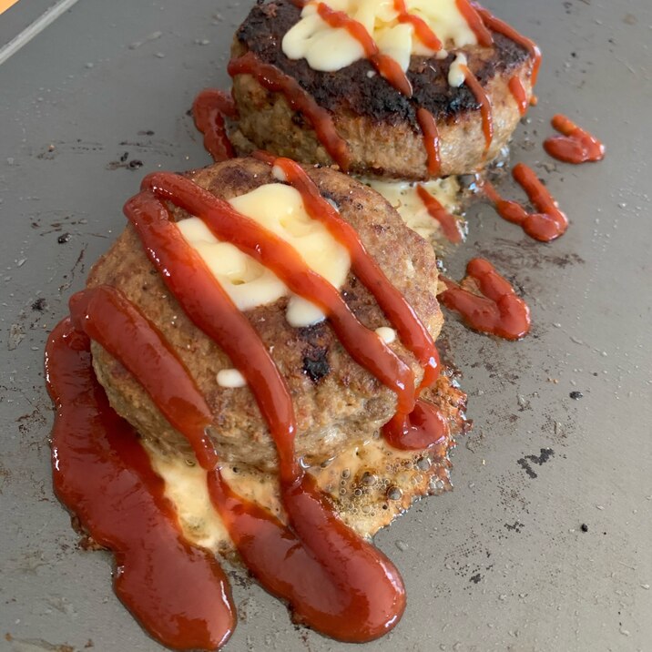 ホットプレートで楽しく！チーズの泉バーグ